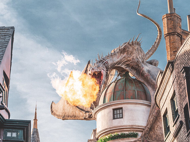 drake-orlando-universial-studios Drake som sprutar eld på Universal Studios Orlando.