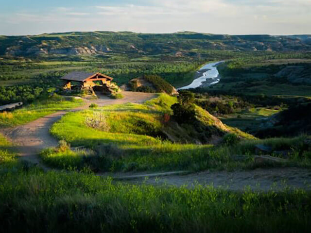 North-dakota-bild-2 Liten byggnad i naturlandskap