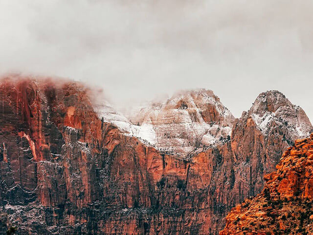 Utah-bild-2 Mörkt kopparfärgade berg