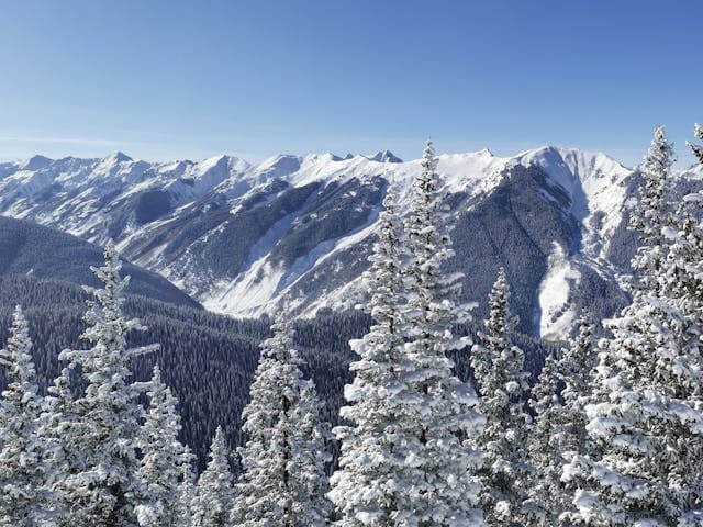 Aspen-sno Snötäckt bergskedja i Aspen.